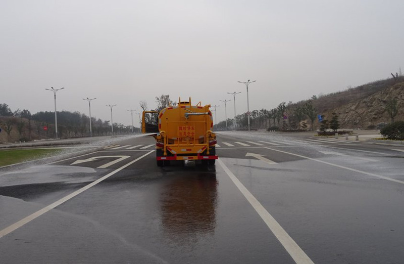 東風(fēng)5噸消防灑水車(chē)