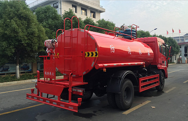 東風(fēng)專(zhuān)底12噸消防灑水車(chē)